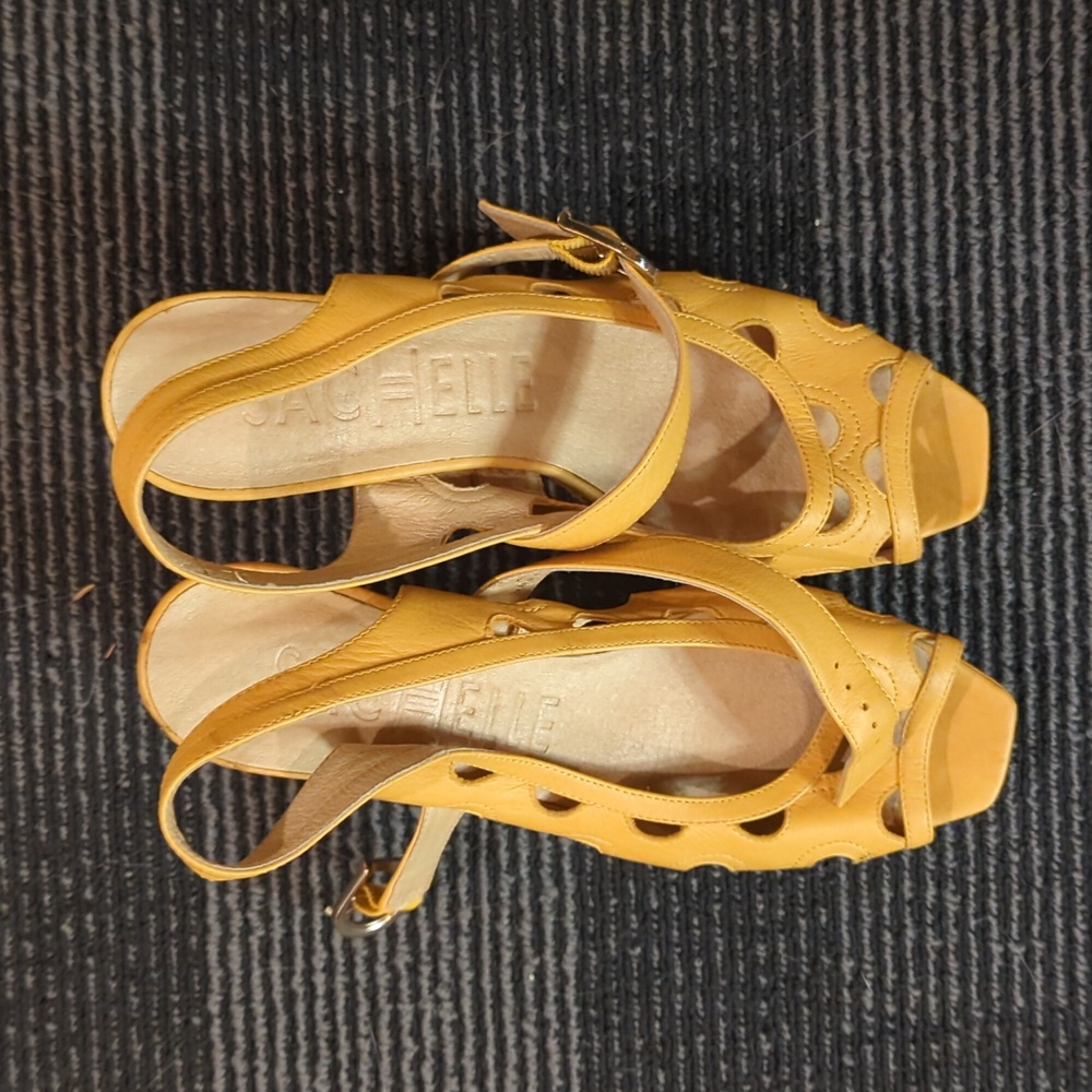 Sz 38 Yellow Platform Heel